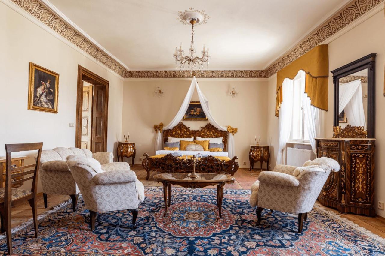 Ambrozuv Dvur Apartment Pouzdrany Екстериор снимка