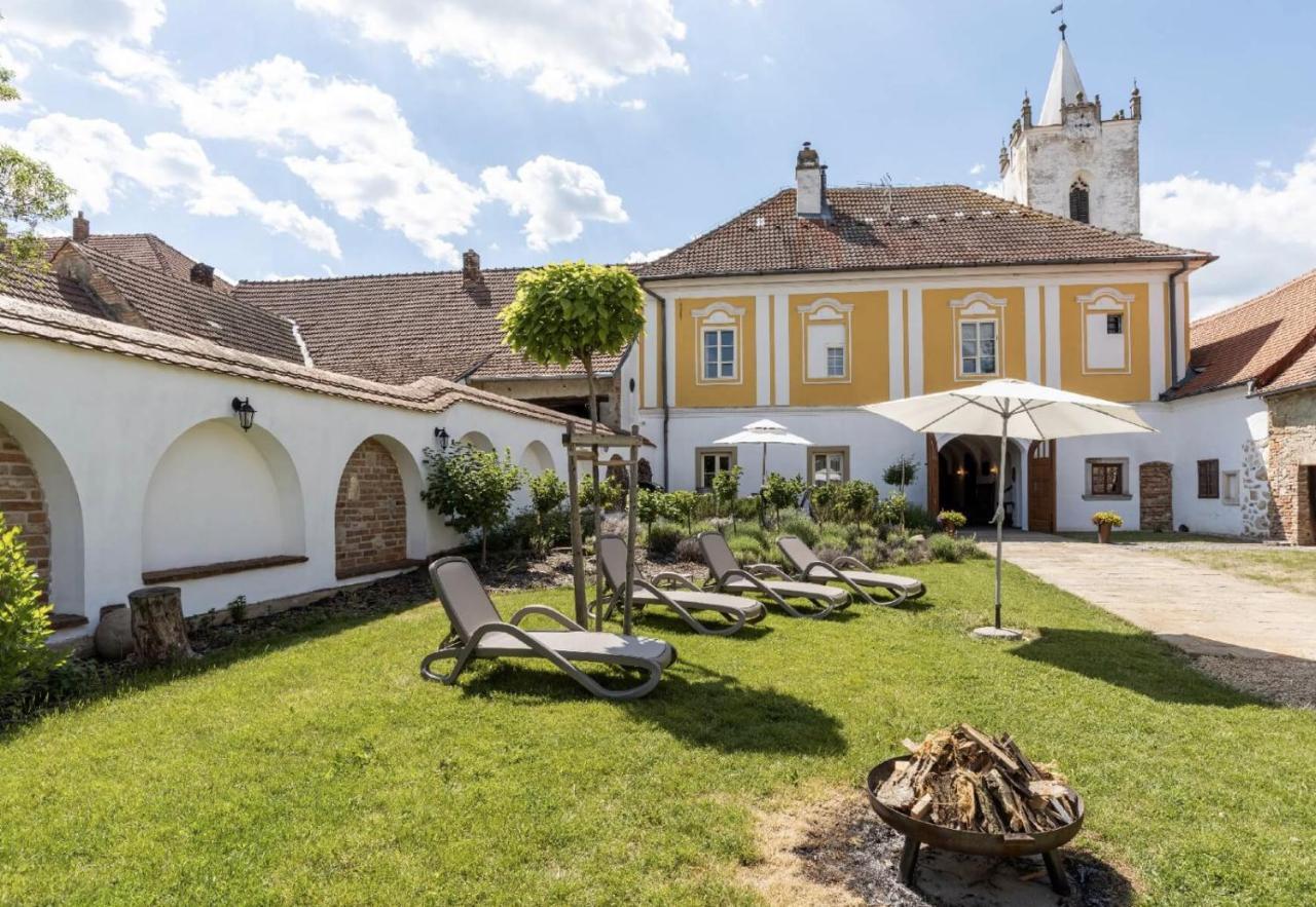 Ambrozuv Dvur Apartment Pouzdrany Екстериор снимка