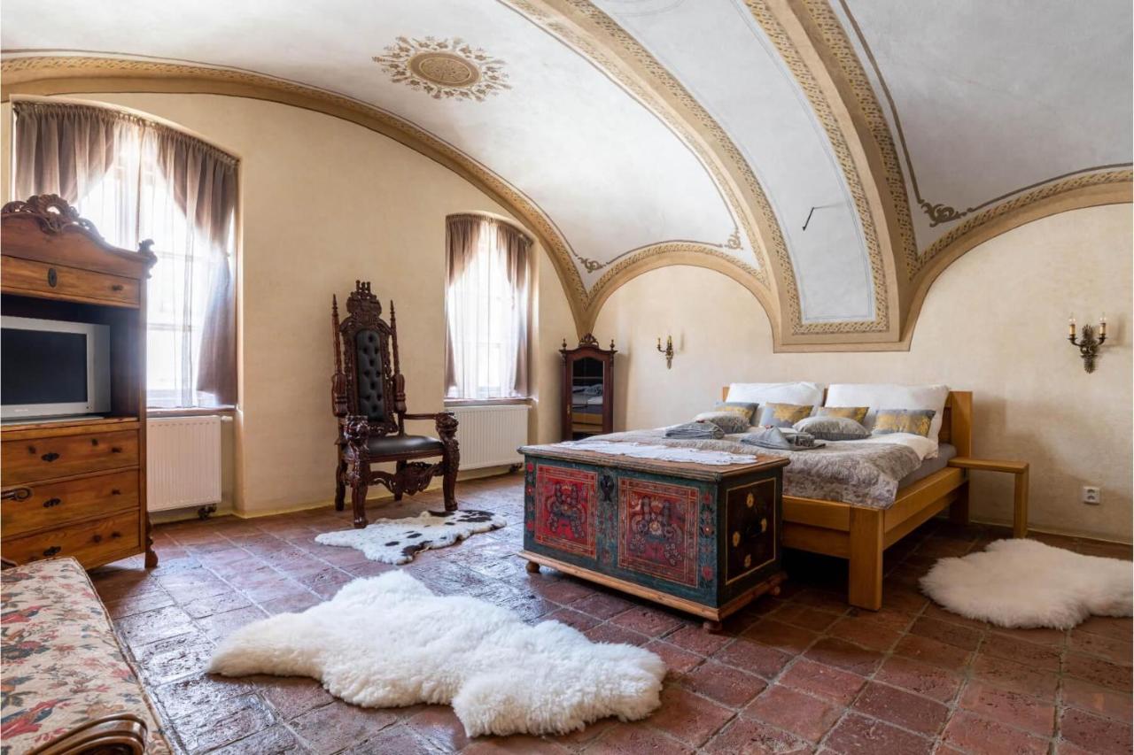Ambrozuv Dvur Apartment Pouzdrany Екстериор снимка