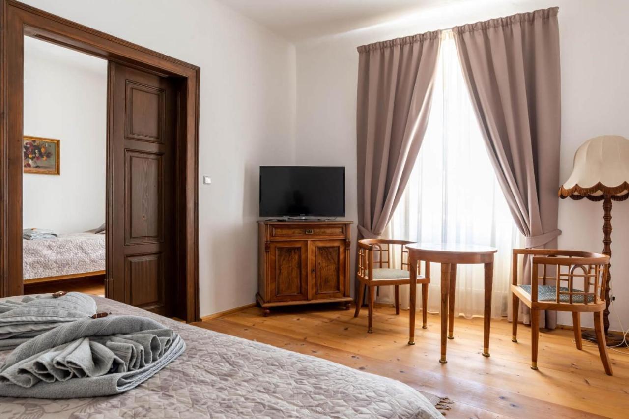Ambrozuv Dvur Apartment Pouzdrany Екстериор снимка