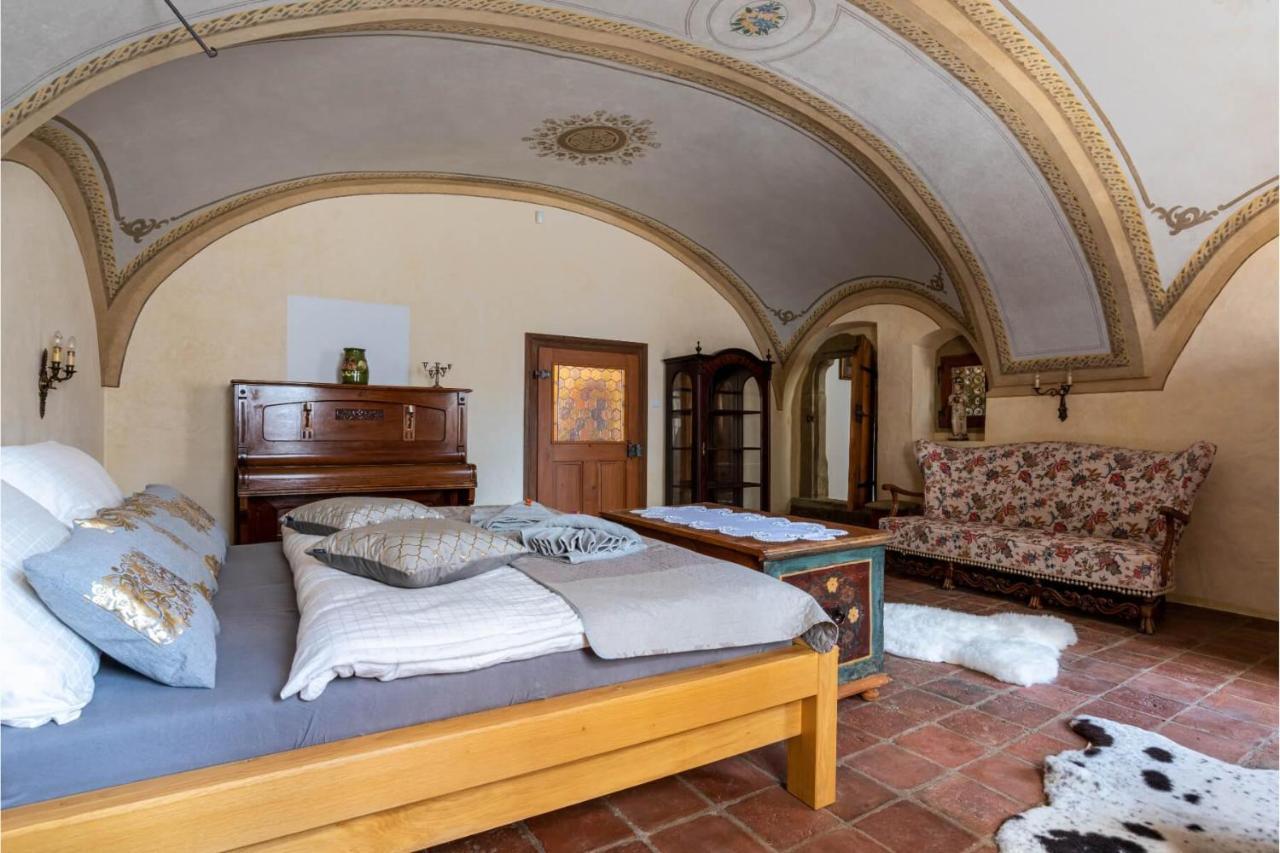 Ambrozuv Dvur Apartment Pouzdrany Екстериор снимка