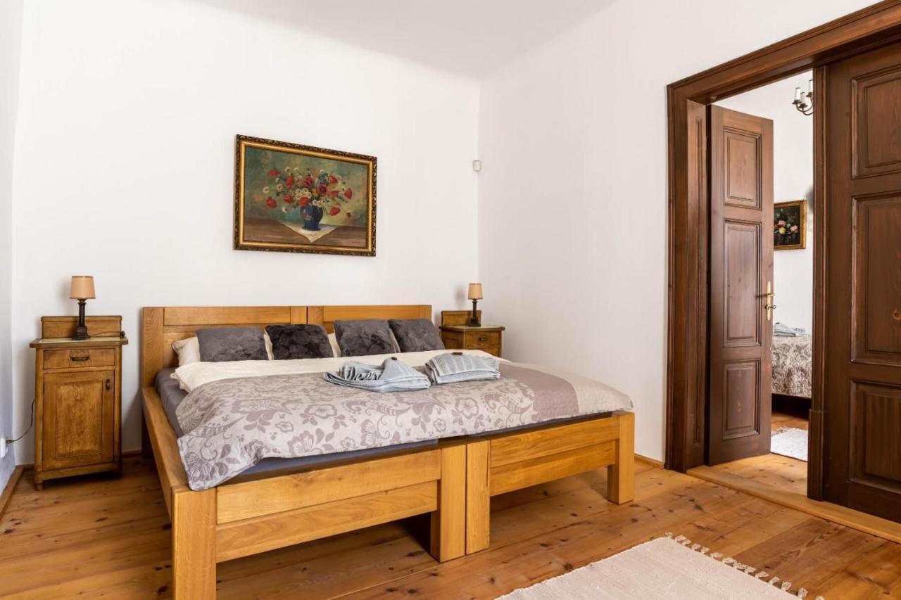 Ambrozuv Dvur Apartment Pouzdrany Екстериор снимка